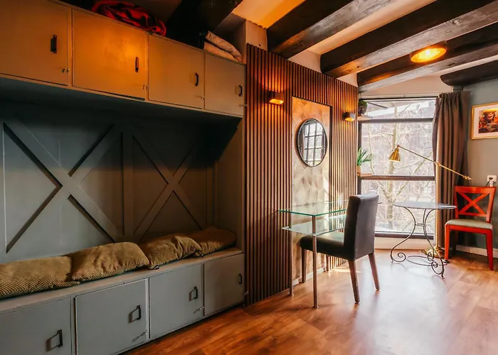 Downtown Canal ViewHostel Amsterdam